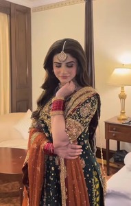 Robe Anarkali pakistanaise haut de gamme, longue et superposée, rose pêche pastel doux, avec des broderies évasées richement ornées de Kora argenté complexe - Product Image 5