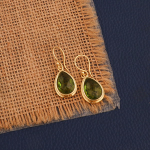 Pendientes colgantes delicados de peridoto, chapados en oro, con forma de lágrima, hechos a mano, con gancho, piedra preciosa facetada con corte de pera, regalo de joyería para ella. - Product Image 5