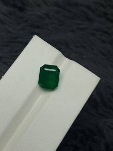 พลอยมรกตธรรมชาติทรงเหลี่ยมสีเขียวสำหรับทำเครื่องประดับ - Product Image 1