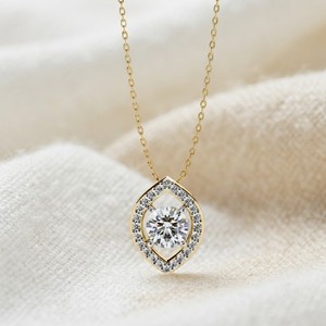 Collar con Colgante de Diamantes en Oro de 14K para Mujer, Corte Brillante Redondo, Cadena con Halo Geométrico, Joyería Clásica de Compromiso - Product Image 1