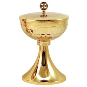 Ciborio de Latón de Lujo para la Iglesia Católica, Ciborio de Latón Grabado a Mano, Recipiente Religioso para Altar con Cáliz Decorativo - Product Image 1