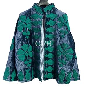 Poncho en velours pour femmes grandes tailles, col mandarin, manches longues, motif floral brodé à la main, style chinois, vêtements d'extérieur d'automne - Product Image 1