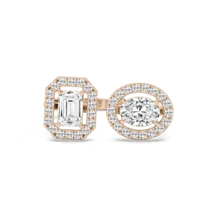 Anillo de compromiso con doble halo de diamantes de corte esmeralda y corte ovalado, elaborado con diamantes redondos laterales en oro rosa, oro blanco y oro amarillo. - Product Image 1