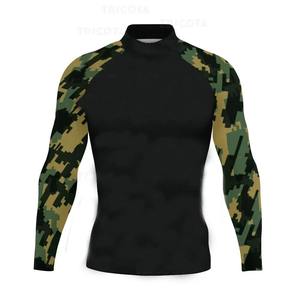 T-shirt de compression à manches longues pour homme, col montant, motif camouflage personnalisé, sous-vêtement de sport athlétique pour la gym, la course et l'entraînement - Product Image 4