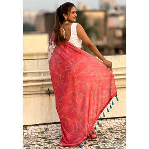 Sari de Seda Tussar Rojo Coral de Elite Weaves con Estampado Kalamkari y Borde Tejido con Zari para Vestidos de Cóctel - Product Image 4