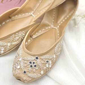 Zapatos Planos de Cuero Tradicionales para Mujer, Khussa, Venta al Por Mayor, Colores y Tallas Personalizables, Cumbre Sports, Hechos a Medida - Product Image 1