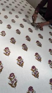 Tela de Algodón Floral Estampada a Mano Personalizada, 100% Algodón, Textil Sostenible, Tela Tradicional India con Estampado en Bloque, para Niñas y Niños de los Años 60 - Product Image 6