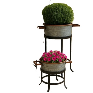 Ensemble de 2 supports modernes en métal pour plantes avec pots dorés martelés – Décoration intérieure minimaliste et élégante pour rehausser l'aménagement et les accents. - Product Image 5