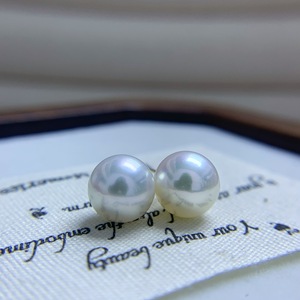 Boucles d'oreilles en perles d'Akoya d'eau de mer naturelles de 6 à 8 mm, rondes et légèrement imparfaites, design simple pour la vente en gros - Product Image 4