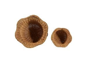 Ensemble de pots à plantes sur piétement en rotin tressé vintage avec bord festonné, pot décoratif pour plantes et fleurs, pour la décoration intérieure. - Product Image 3