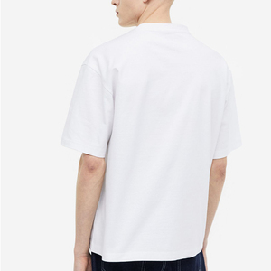 Polo de hombre color azul marino con media cremallera y conjunto de pantalón corto a juego. - Product Image 2