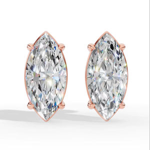 Paire de superbes boucles d'oreilles clous en diamant synthétique de laboratoire taille marquise, certifiées IGI, serties en argent à quatre griffes, style classique et minimaliste - Product Image 2