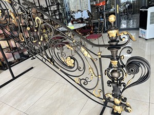 Barandilla de Escalera de Hierro Forjado Europeo con Detalles Dorados, Montaje en Suelo, Resistente al Óxido, para Balcón, Escalera Interior Moderna - Product Image 4