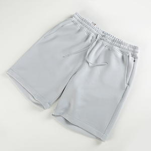 Shorts en tricot gris pour femmes, taille élastique avec cordon de serrage, coupe ample, style décontracté, couleur unie, design avec poches, respirant, style jupe-short - Product Image 1