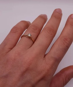 Bague en diamant la plus vendue avec un design halo et des accents pavés pour les bijoux féminins, disponible à un prix raisonnable - Product Image 2