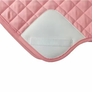 Tapis de selle de dressage pour chevaux personnalisables, doublés de tissu rembourré en polyester de qualité supérieure, avec poches, respirants et légers - Product Image 2