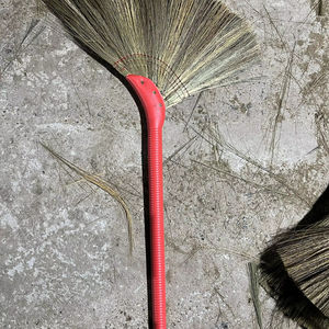 Balais asiatiques classiques fabriqués à partir d'herbe naturelle Top vente balai de balayage à la main prix de gros et de détail | Balai de ménage - Product Image 1