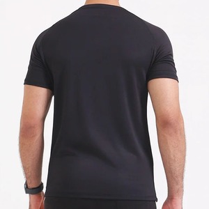 เสื้อยืดคอกลมแขนสั้นทรงปกติสำหรับผู้ชาย สีมัสตาร์ด ผ้าเจอร์ซีย์คอตตอน 100% แต่งขอบตัดกัน สไตล์ลำลอง ระบายอากาศได้ดี น้ำหนัก 220 กรัม ด้านหน้า - Product Image 2