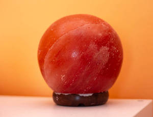 Lampe Sphère de Sel Rose de l'Himalaya Unique Fait à la Main Superbe Décoration de Maison Sculpture Artistique pour Apaiser l'Artisanat Naturel. - Product Image 5