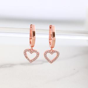 Pendientes de Aro Huggie con Corazón de Oro Sólido de 14K, Minimalistas, Pequeños, con Moissanita y Diamantes Engastados en Pavé, Joyería Fina - Product Image 2