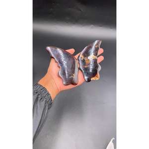 Pierre semi-précieuse sculptée en forme de papillon en ambre naturel pour la fabrication de bijoux et l'usage décoratif - Product Image 2