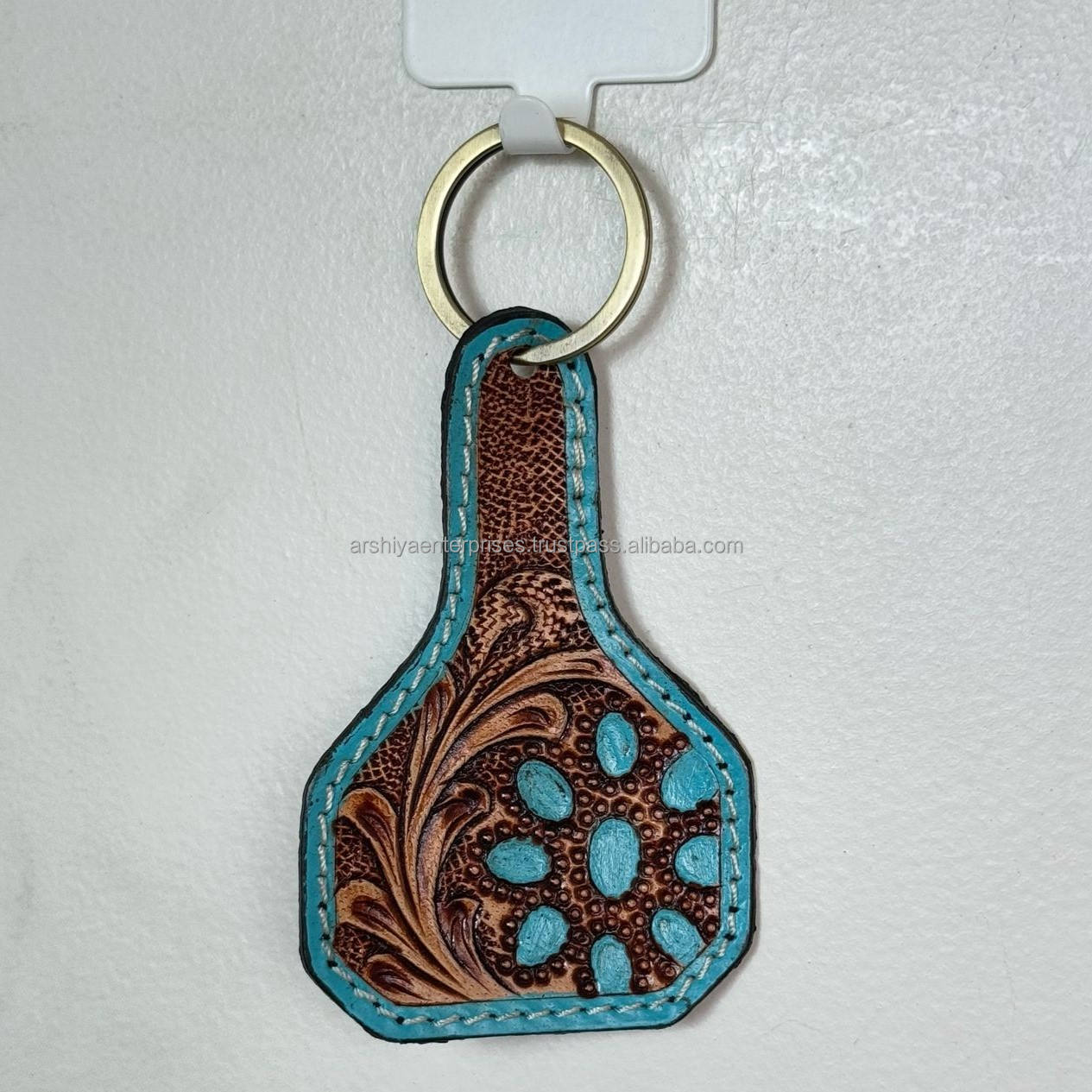 มีสีเขียวขุ่น