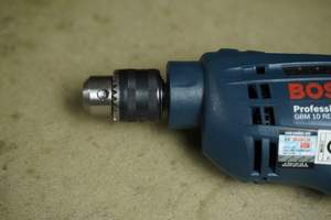 Kit de Taladro Percutor Profesional con Cable GSB 10 RE con Motor de Escobillas 2600 RPM Diseñado para Versatilidad en Espacios Reducidos y Trabajos en Altura - Product Image 4