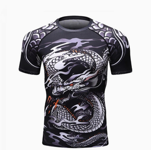 Camiseta Deportiva Ajustada de Compresión para Hombre, Negra con Estampado Tribal Blanco, Cuello Redondo, Manga Corta, Poliéster que Absorbe la Humedad - Product Image 1