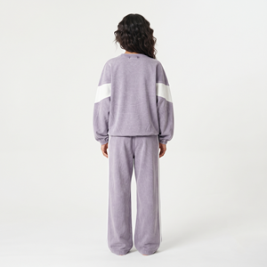 Conjunto de dos piezas para mujer: Sudadera oversize personalizada con paneles de chevron y lavado ácido, y pantalones rectos de cuello redondo. - Product Image 6