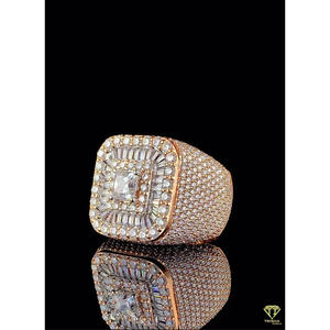 Bague pour homme en or jaune, style Hip Hop, sertie de diamants de laboratoire, avec pierre centrale taille princesse et halo de baguettes - Product Image 6