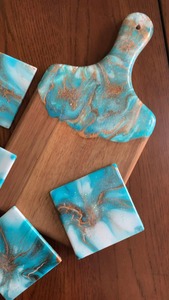Planche à découper décorative en résine et bois avec fleurs pressées, tranches d'orange et poignée en queue de poisson - Product Image 6