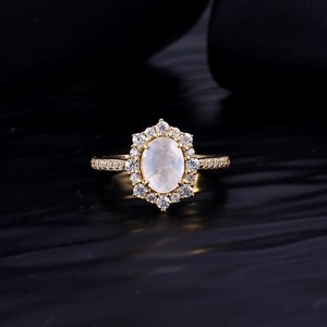 Bague de fiançailles pour femme en argent 925 plaqué or avec halo de pierres de lune, style Art Déco - Product Image 1