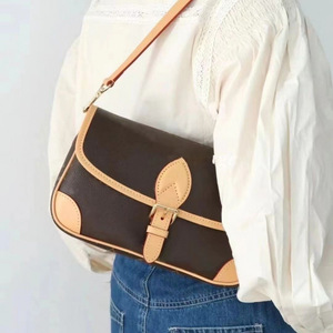 กระเป๋าโท้ทหนังแท้สุดหรูรุ่นใหม่ปี 2026 ความจุเยอะ กระเป๋าสะพายไหล่สำหรับผู้หญิง ใช้ได้ทุกวัน สำหรับออฟฟิศ แฟชั่น ดีไซน์เนอร์ - Product Image 1