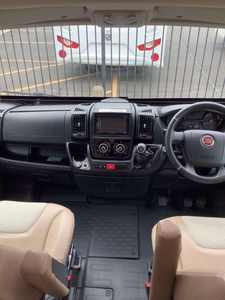 Autocaravanas de Lujo Rapido 7065FF 2017 para Acampar, Autocaravana con Aire Acondicionado y Agua en Venta - Product Image 2