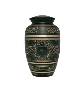 Compre una urna de cenizas humanas de cremación para adultos hecha a mano de latón para almacenamiento conmemorativo con un elegante diseño atemporal - Product Image 1