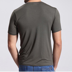 T-shirt décontracté en modal à manches courtes et col en V en fibre de bambou et coton de couleur unie pour hommes – Vente en gros - Product Image 3