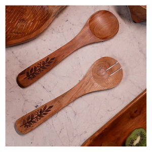 Superbe ensemble cuillère et fourchette à salade en bois – Couverts design faits main pour service de cuisine - Product Image 4