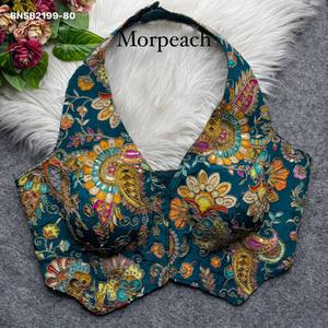 Blusa de viscosa suave estilo moderno con cuello halter y relleno, colección de moda femenina para exportación. - Product Image 4
