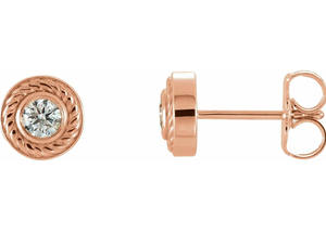 Boucles d'oreilles clous en or 18 carats avec diamant de laboratoire taille ronde et halo en forme de corde - Product Image 2