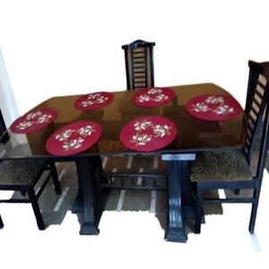 Camino de Mesa Ovalado Rojo Bordado con Cuentas y Patrón Floral, Decoración Clásica para el Hogar - Product Image 4