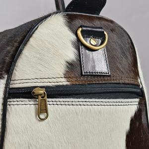 Bolsa de Viaje de Cuero Vacuno con Cierre de Cremallera y Diseño Portátil para Viajar - Product Image 6