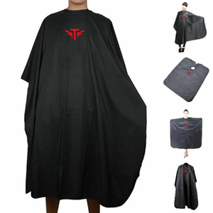 Vente en gros de capes de coiffeur imperméables noires avec logo personnalisé, capes de coupe de cheveux de haute qualité pour adultes - Product Image 1