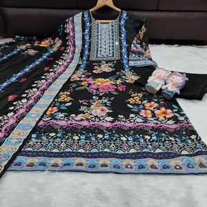Elegante Conjunto de Traje Floral de Muselina, Corte Regular Moderno, Salwar Kameez de Diseñador, Ropa Casual Indo-Occidental para Mujer, Secado Rápido - Product Image 1