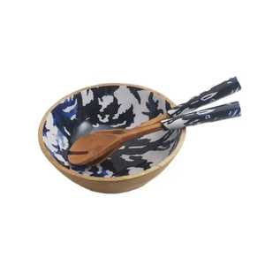 Bol à salade artisanal en bois d'acacia avec impression émaillée, finition laquée, avec cuillères, plat de service pour fruits, accessoires de table pour la maison et la cuisine - Product Image 1