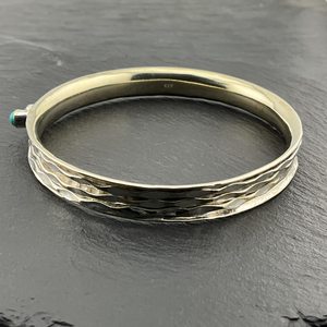 Brazalete apilable de plata de ley con labradorita turquesa vintage, texturizado en forma de corazón, hecho a mano, joyería de piedras preciosas - Product Image 2