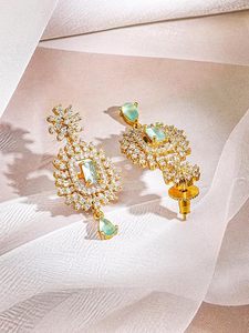 Ensemble collier et boucles d'oreilles en alliage de zinc plaqué or avec pierres en zircon, design floral, bijoux de mariage classiques pour femmes - Product Image 4