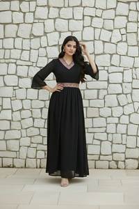 Robe noire en georgette pour femme, col en V, manches trois quarts évasées, longueur normale, entièrement cousue, couleur unie, style occidental élégant - Product Image 5