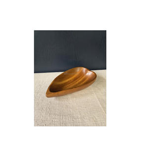 Cuenco de Madera Estilo Arca Real que Representa la Habilidad Artesanal con una Belleza Funcional para Generaciones - Product Image 1