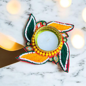 Support de bougie chauffe-plat perlé fait main - Diya indien traditionnel à motifs floraux avec travail de miroir pour cadeaux de mariage, Diwali et décoration ethnique - Product Image 1