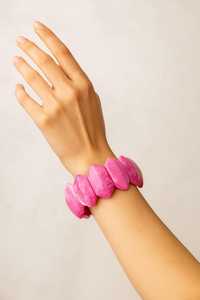 Bracelet large en résine rose et blanche style bohème, bracelet personnalisé en résine style ange, bijou artistique tendance - Product Image 5